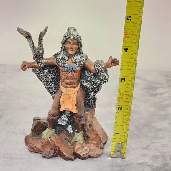 Vintage Hunter Indian statue holding eagle - Picture 6 of 6